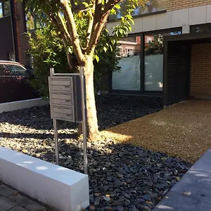 Met Groot Terras Mortsel